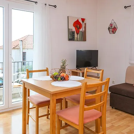 Apartment With Parking Space - 24808 Vodice